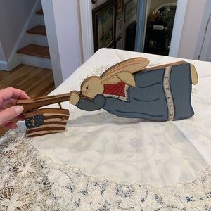 Vintage Wooden Patriotic Bunny Wall Hanging Figurine with Flag
